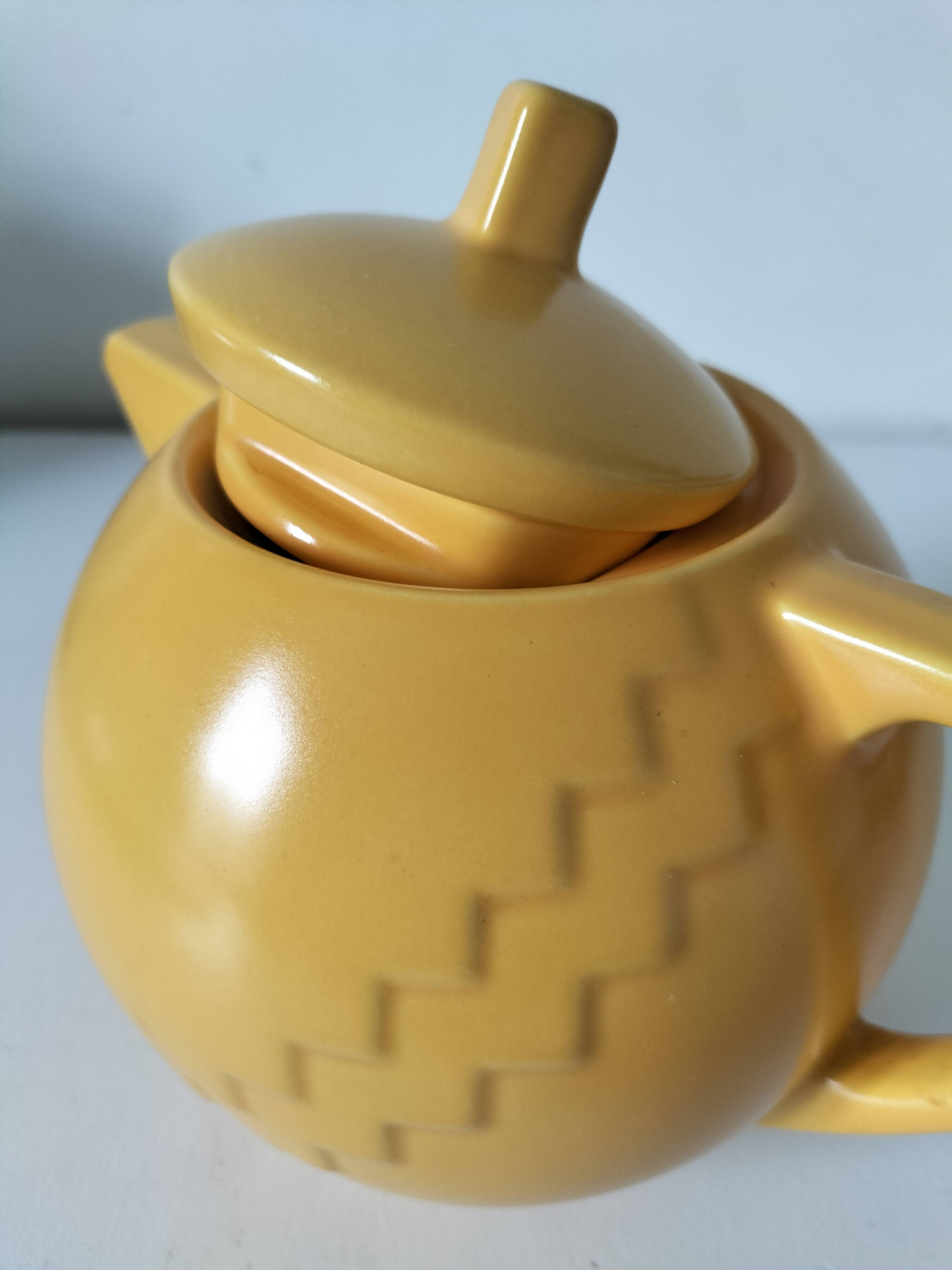 Salins Teapot – Memphis Design 1980s, Golden Yellow Color