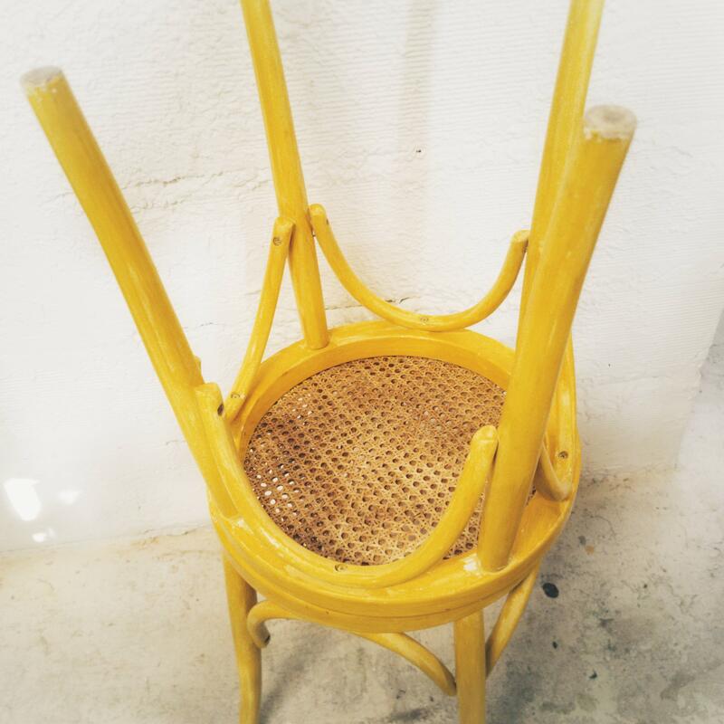 Duo de tabourets en bois et cannage
