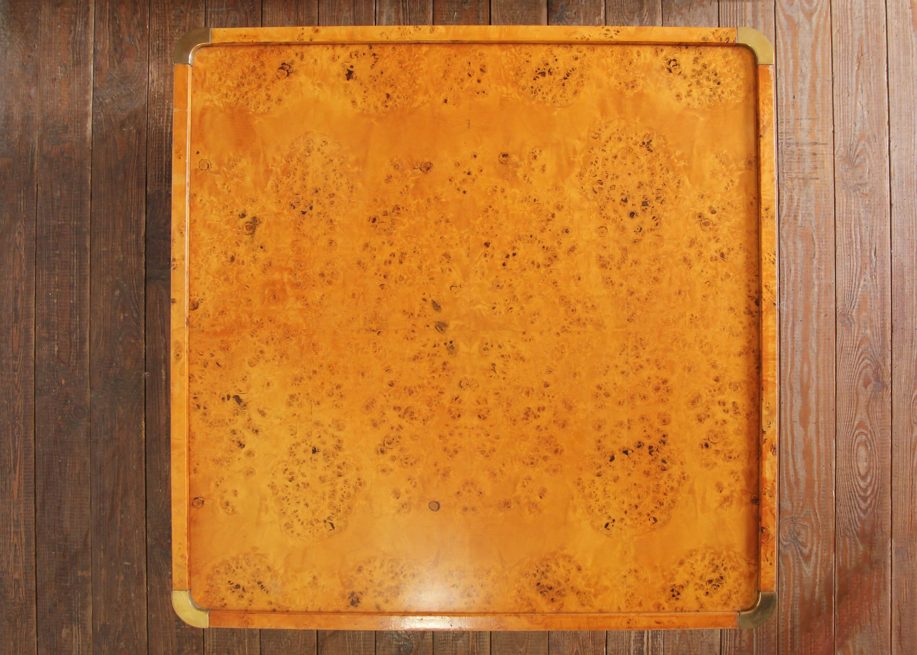 Table basse en loupe de bois pour Mario Sabot