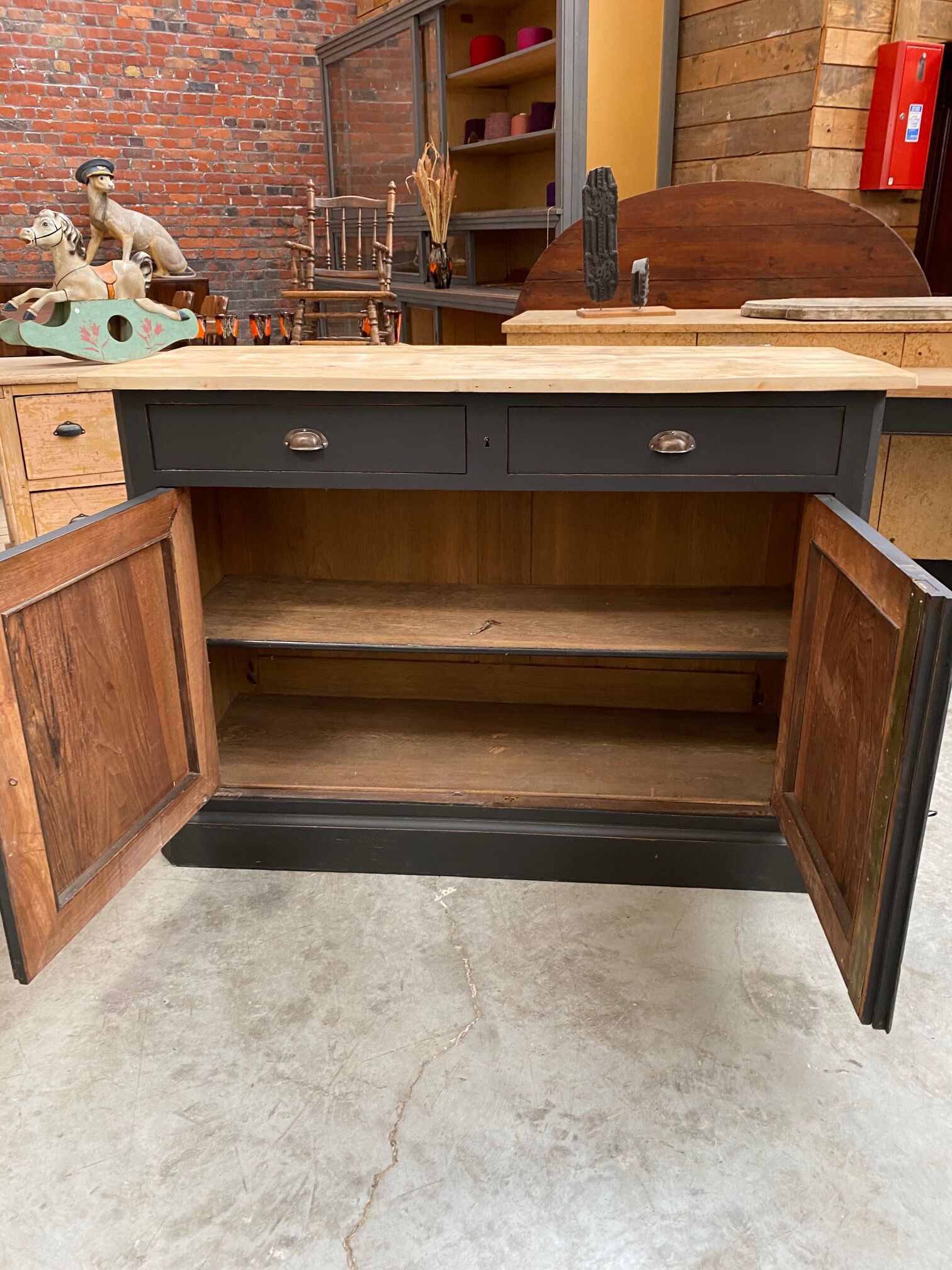 Buffet 2 doors late nineteenth