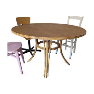 Round rattan and wood table