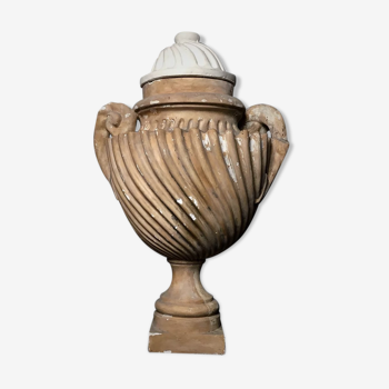 Vissot vase with handles