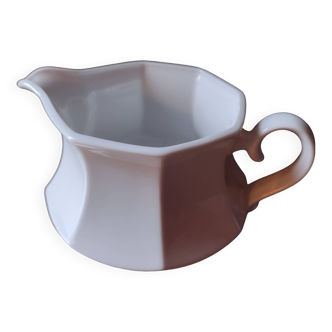 Gravy boat