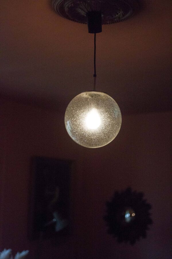 Suspension Glashütte Limburg vintage , boule verre bullé, lampe de plafond, lustre boule