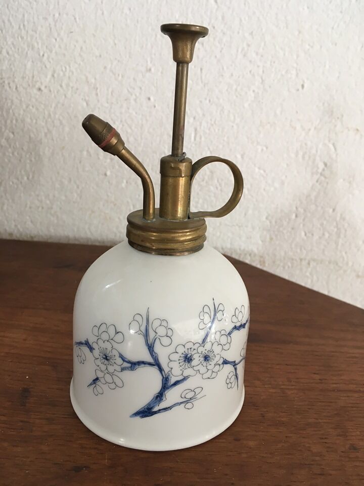 Porcelain plant spray