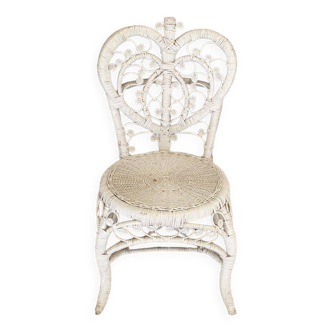 Chaise Emmanuelle en rotin 1970 patine blanche