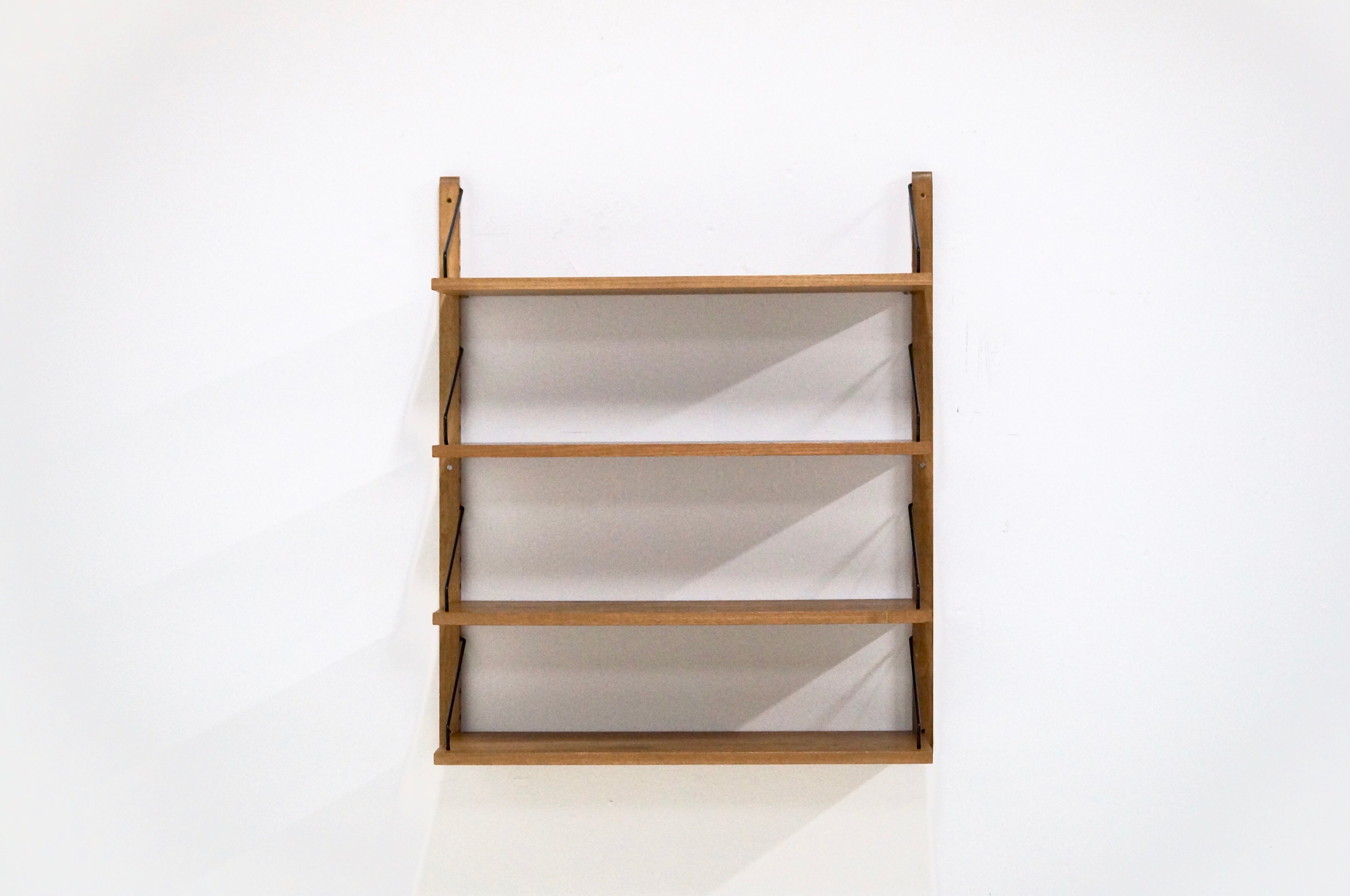 Etagère  murale en teck Royal System par Poul Cadovius 1960s