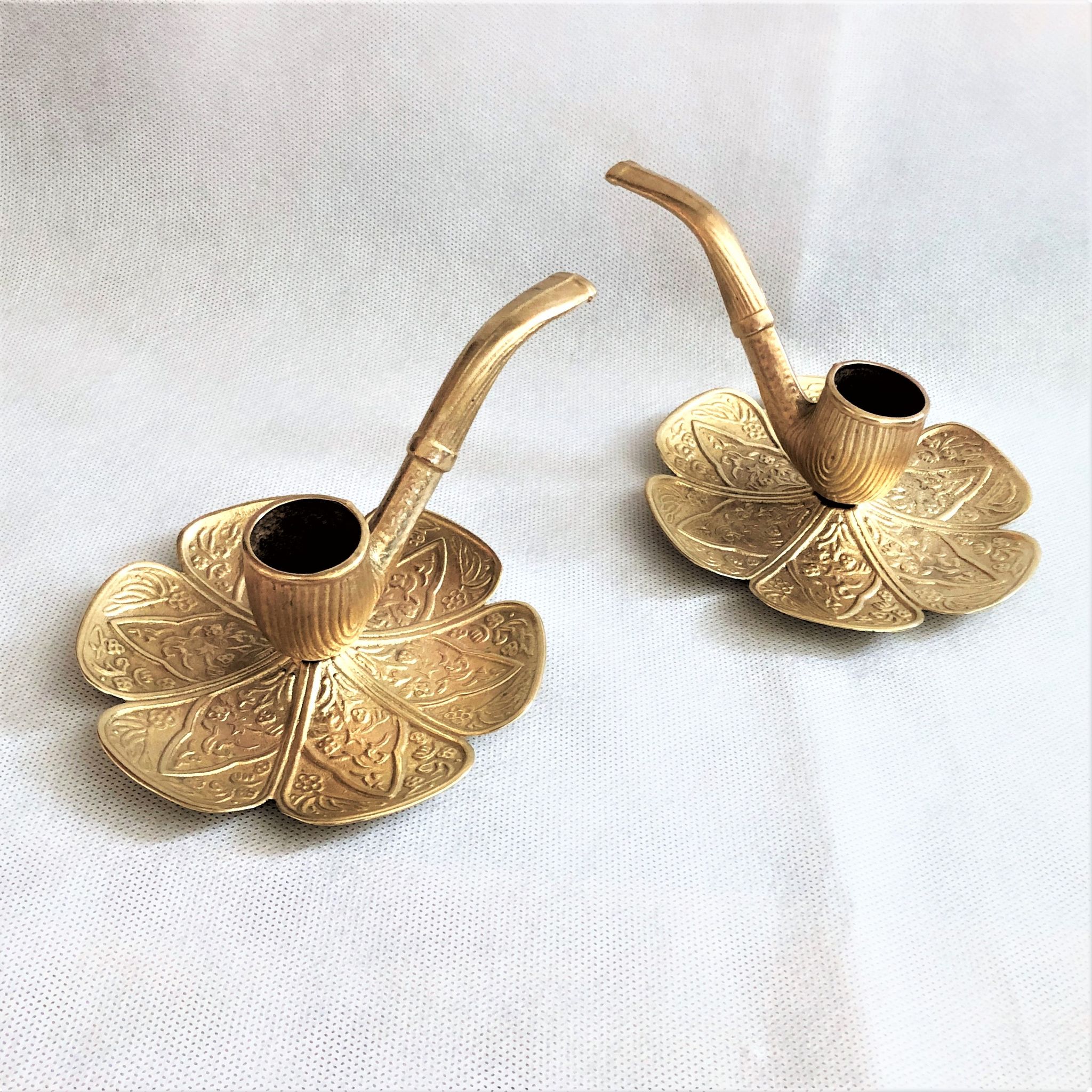 Paire de bougeoirs à main  bronze doré
