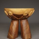 Table à manger vintage en bois massif. Années 1970