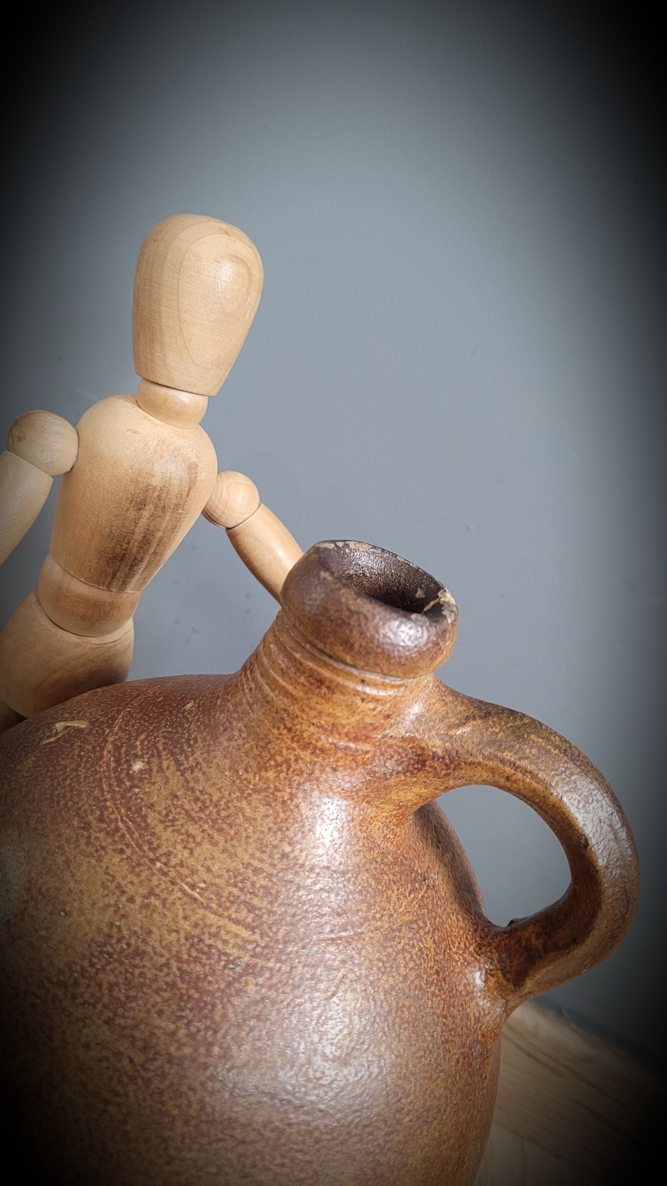 2L sandstone jug
