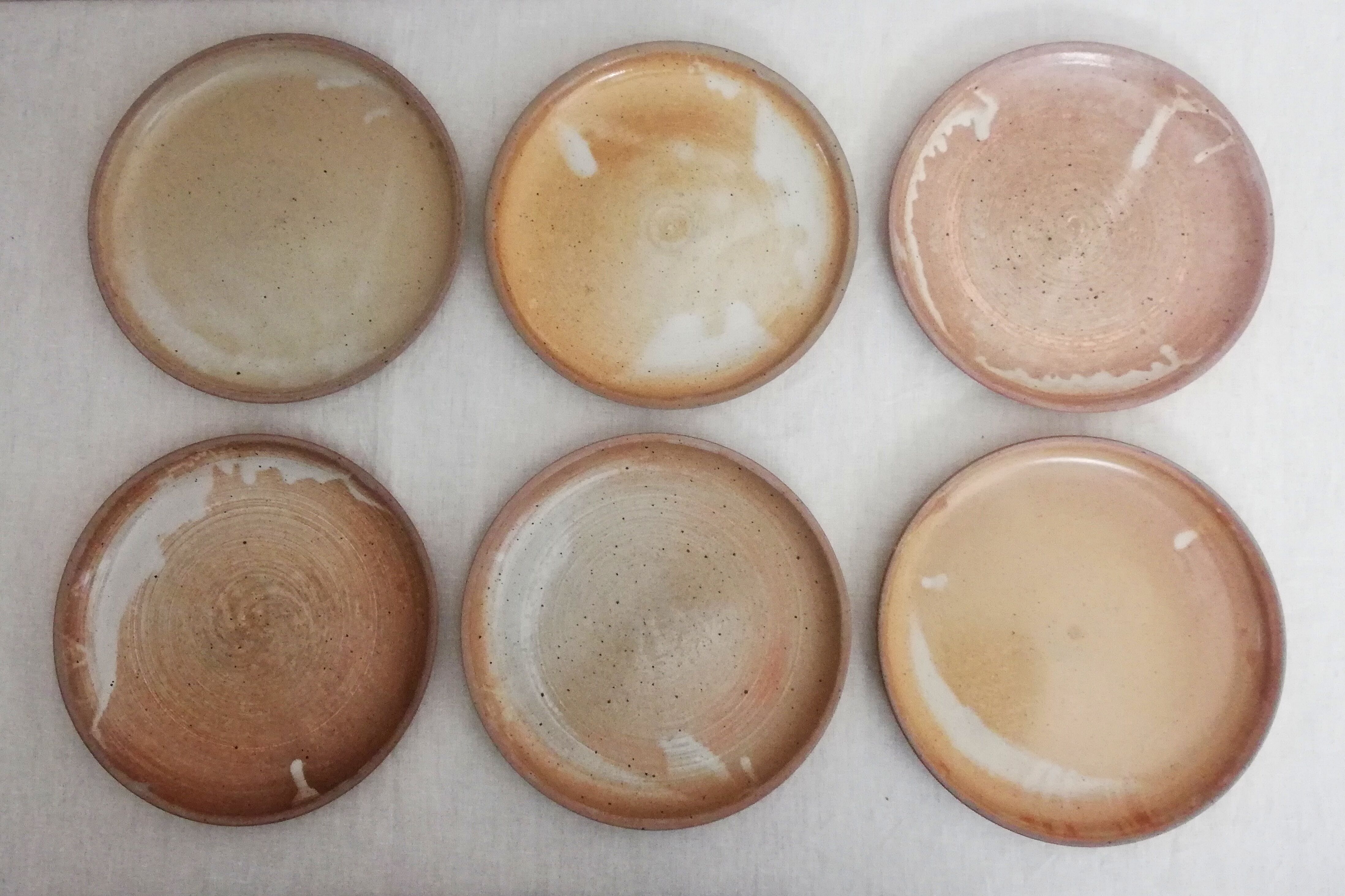 Service 18 flat plates in artisanal stoneware 60s