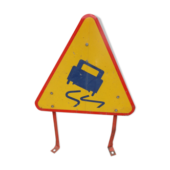 Slippery floor panel