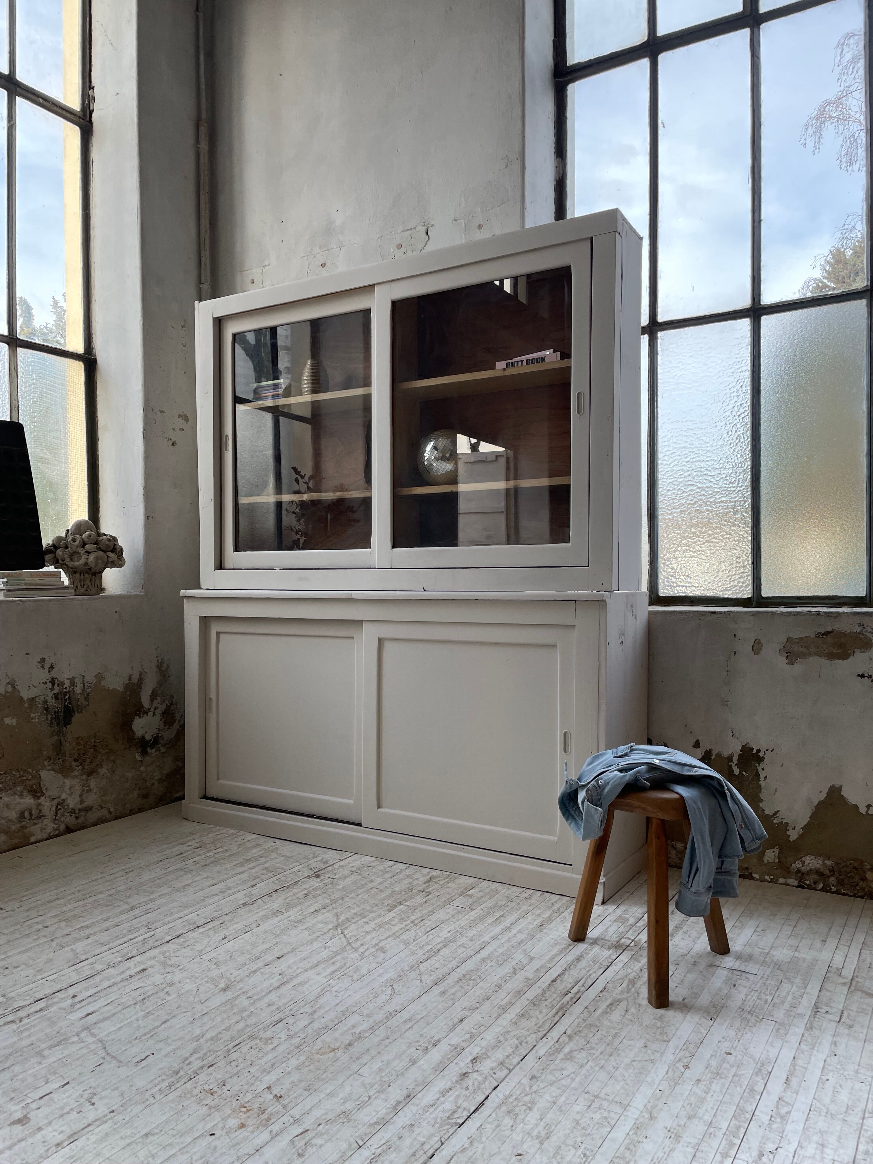 Library showcase ivory white sliding doors