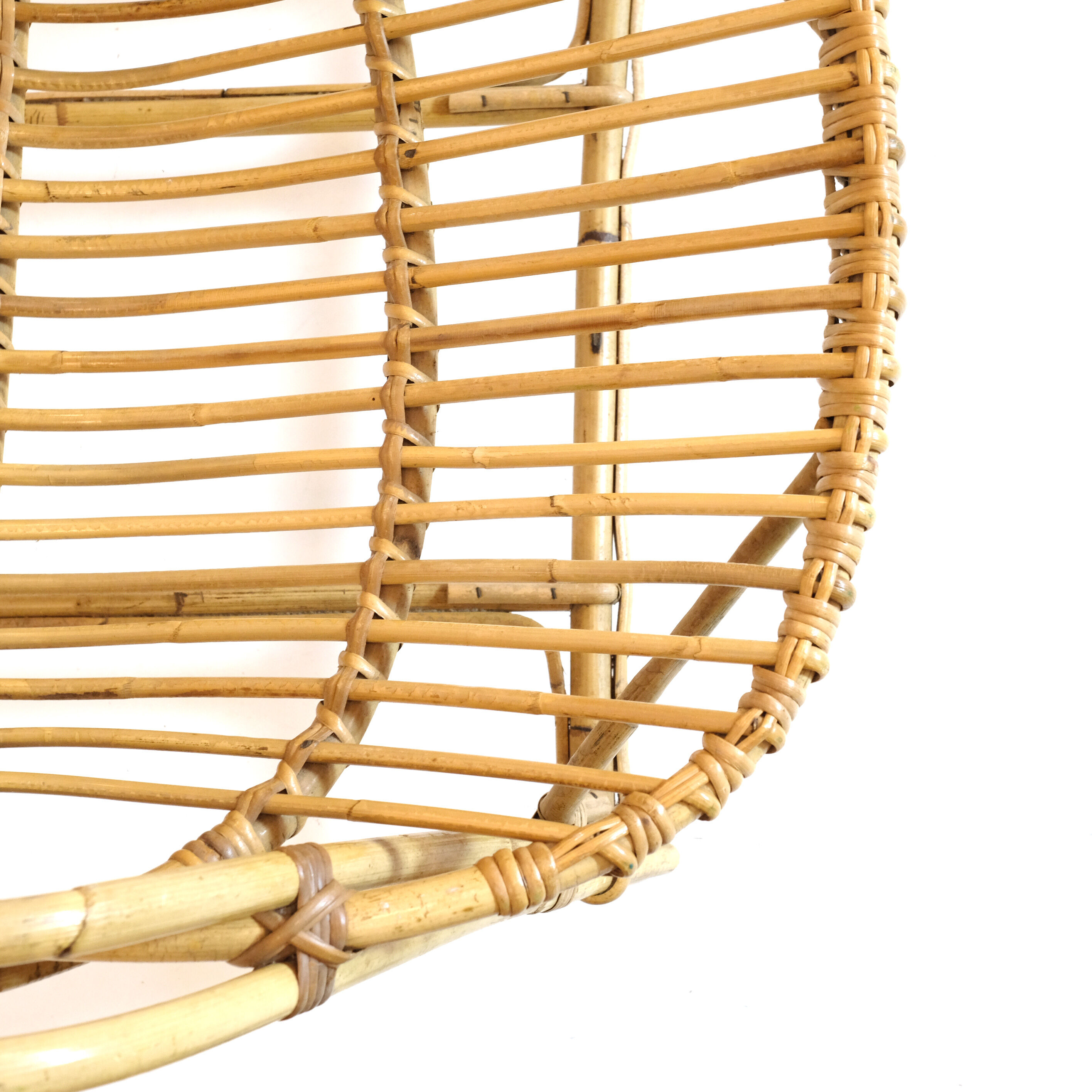 Rattan armchair with armrest from the 60s-70s.