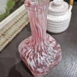 Vase ancien carré ou carafe en pate de verre soufflé ciselé style Clichy rose