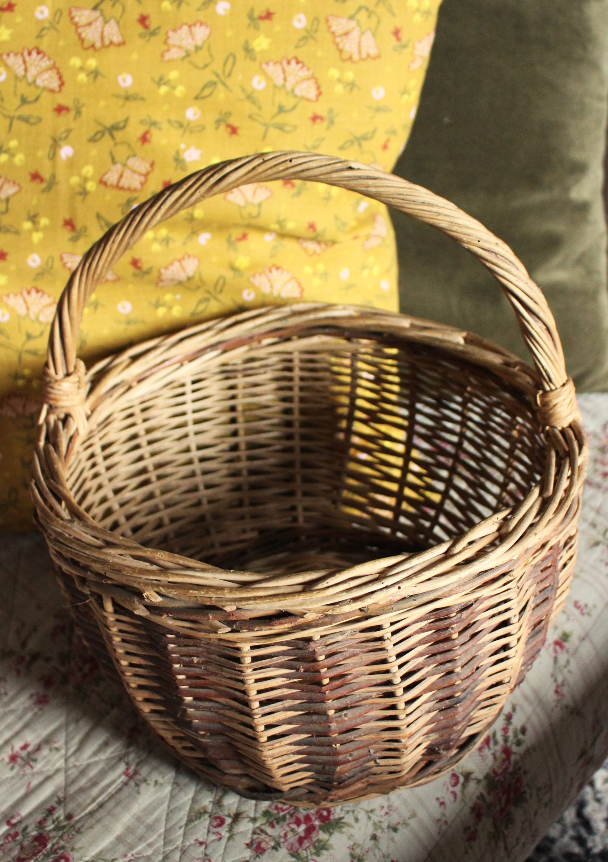 Large round vintage wicker basket