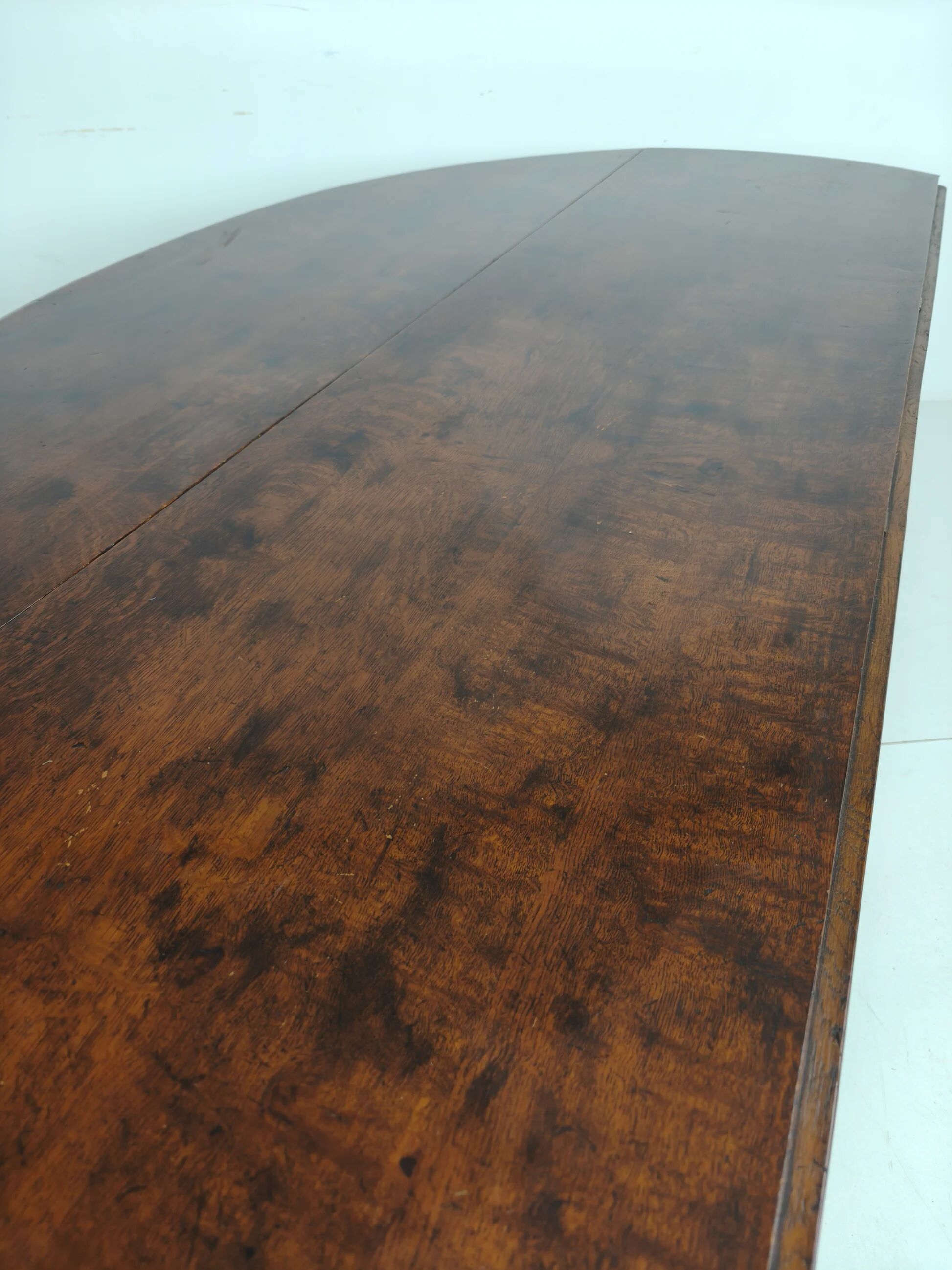 Antique English drop-leaf dining table – Victorian – 8 legs – oval shape – seats 8