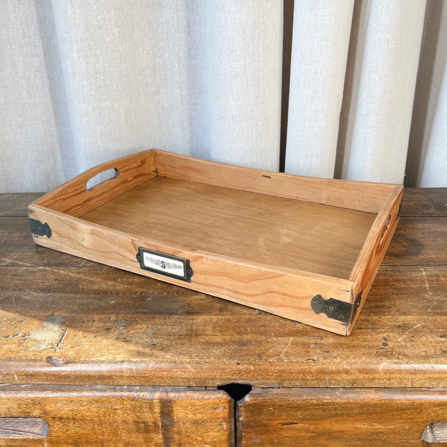 Serving tray in raw wood