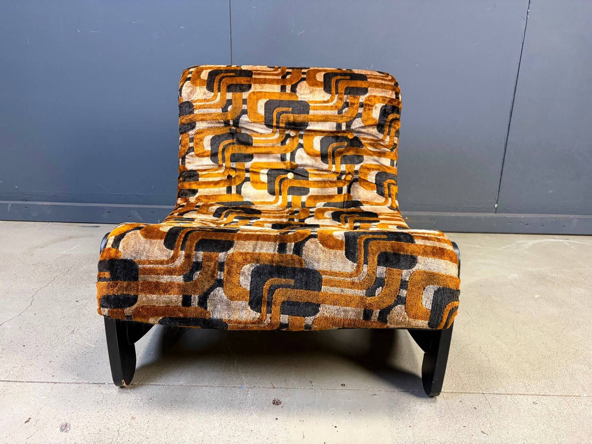 Seventies brutalist lounge chair, 1970s