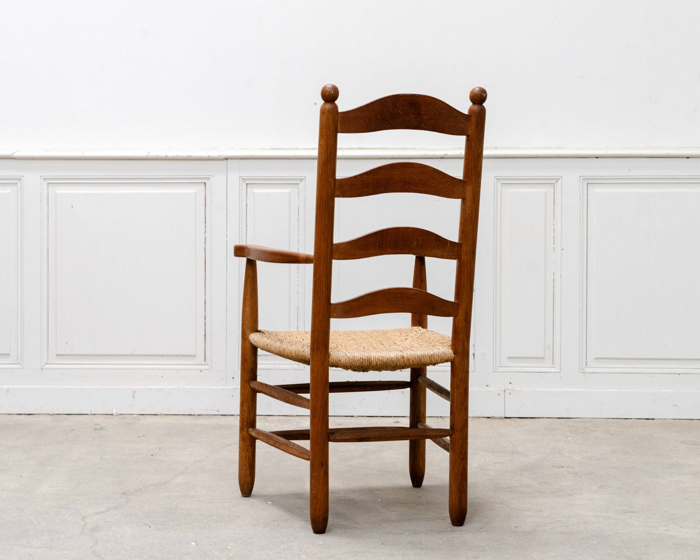 Fauteuil chêne et paille dans l’esprit de Charlotte Perriand 1950