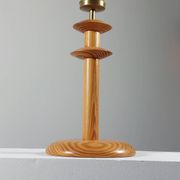 Lampe de table en bois de pin postmoderne vintage des années 80