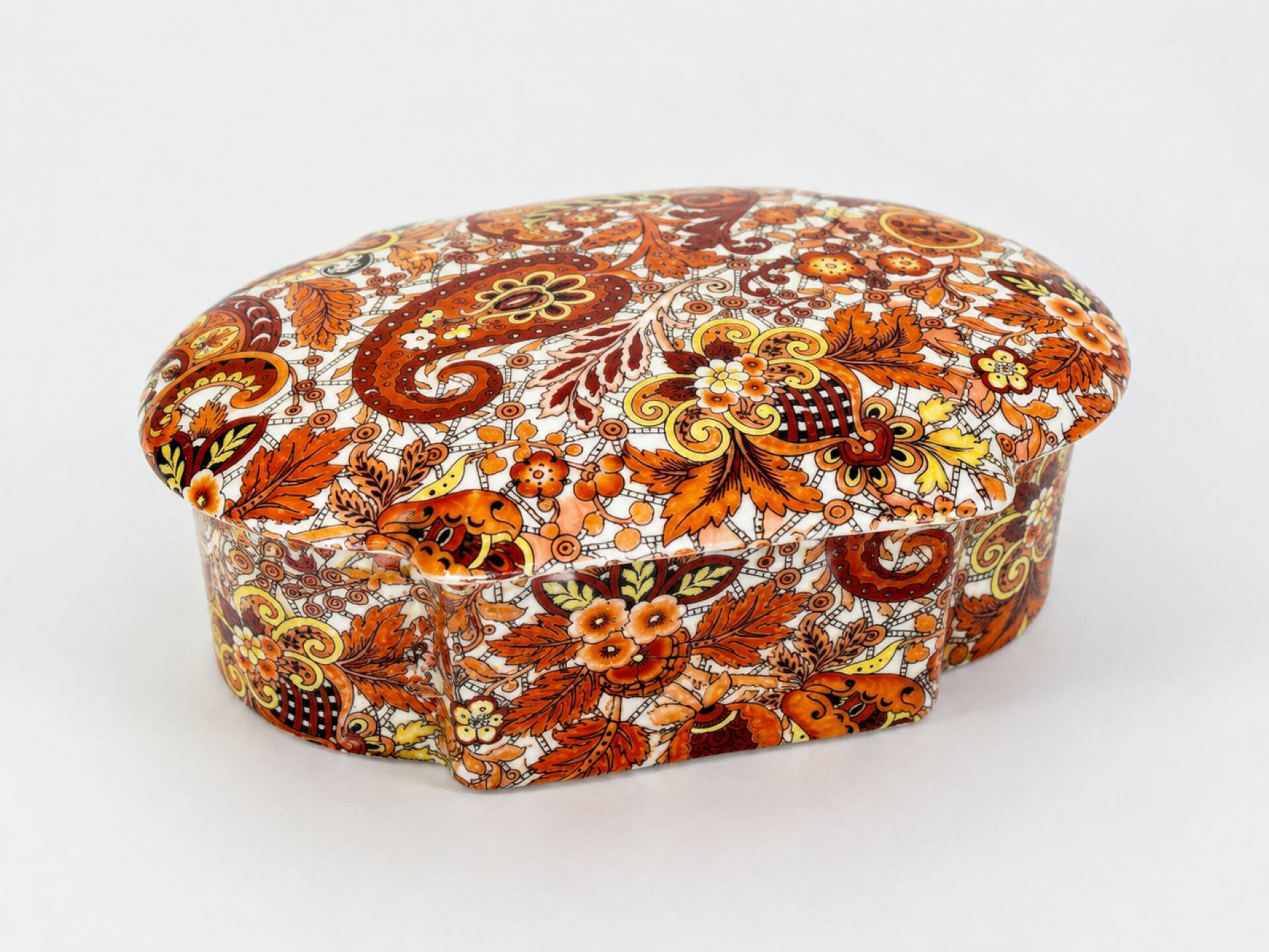 Limoges porcelain box with paisley design from the 1970s.