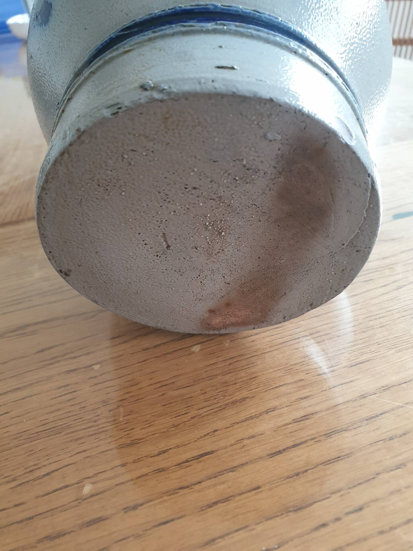 Grey carafe email decoration