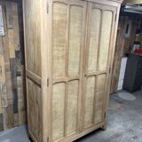 Armoire parisienne en bois brut