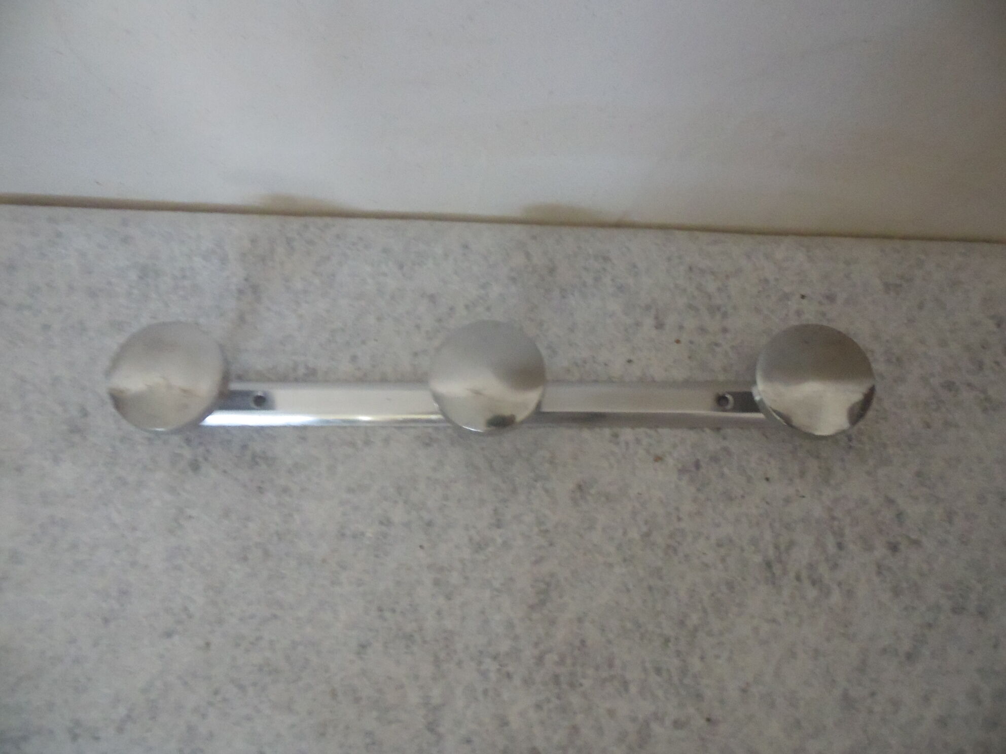 Chromed metal coat rack 3 circular hooks