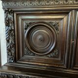 Buffet ancien en bois sculpté