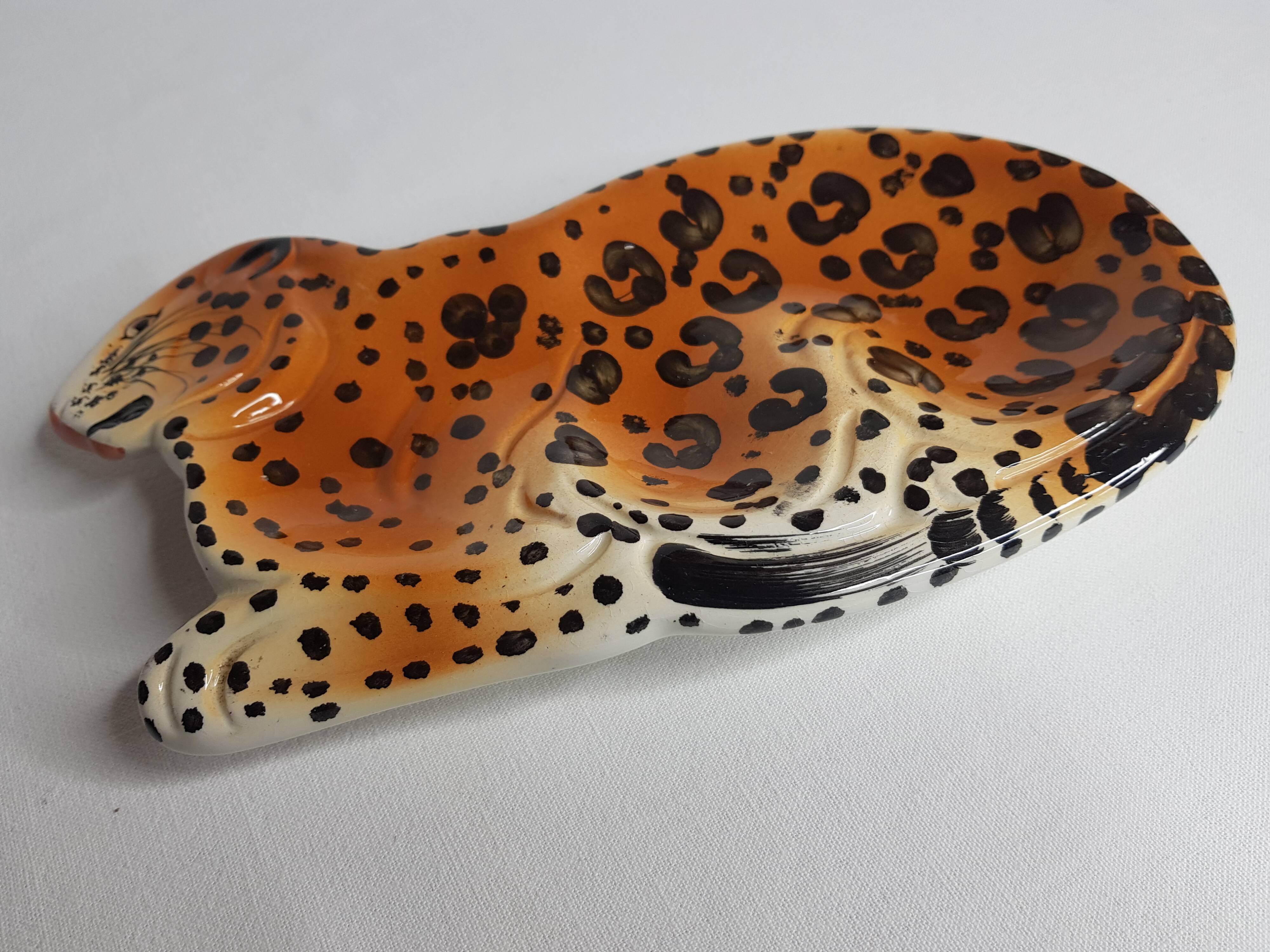 Large empty pocket or leopard-shaped baguier, Italy, 24 cm