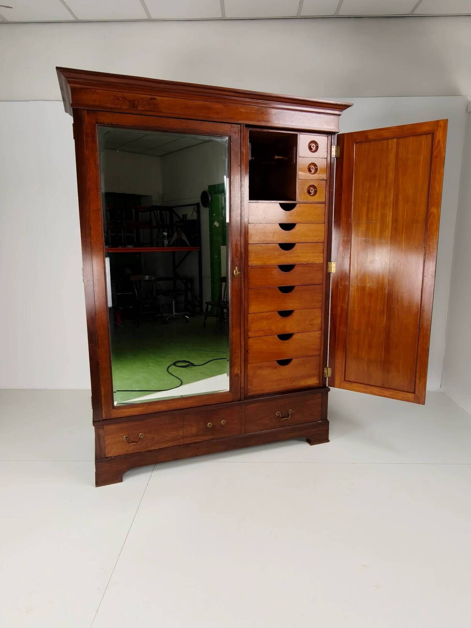 High-quality late 19th-century mahogany wardrobe by H. Pander & Zonen