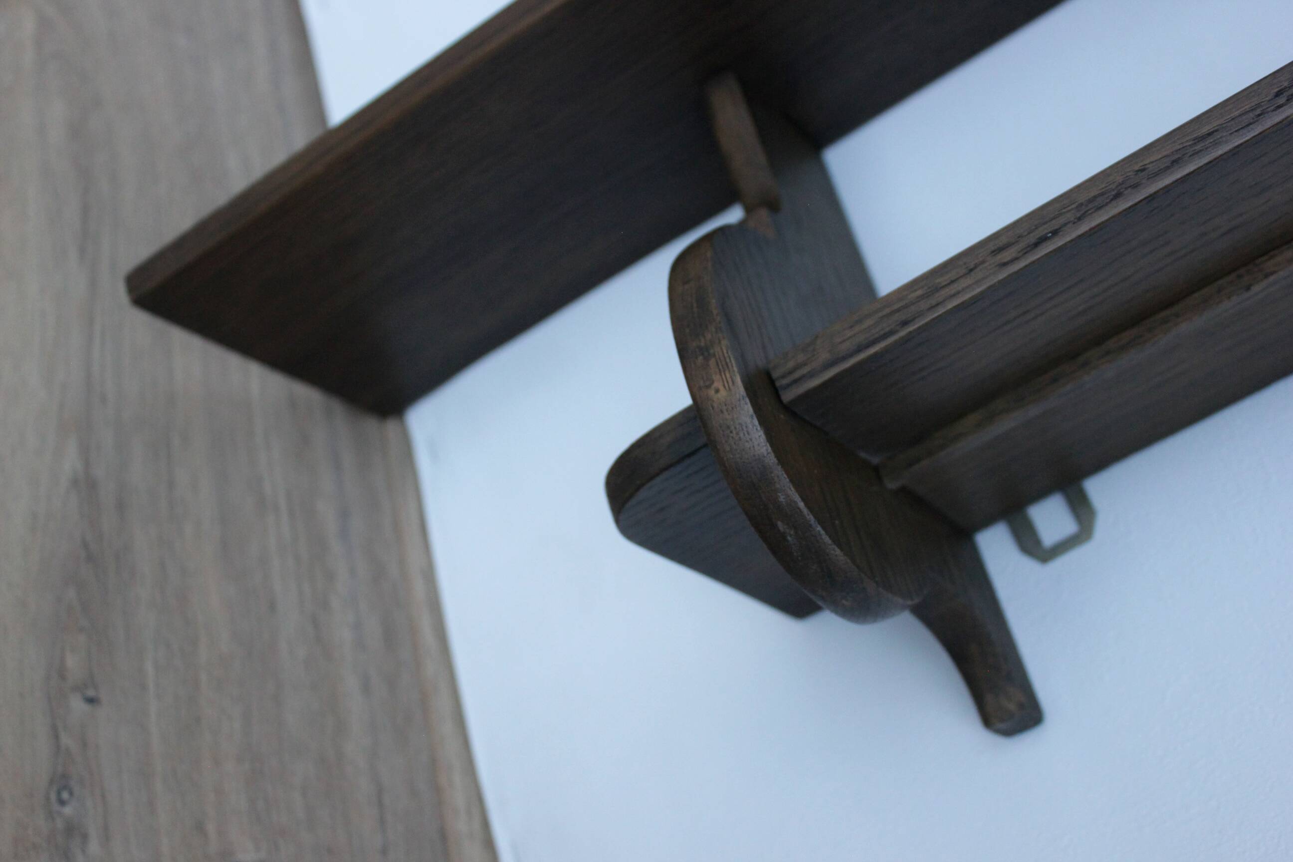Étagère en bois pour assiette