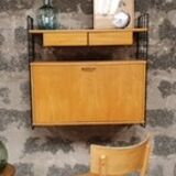 Wall-mounted secretary office