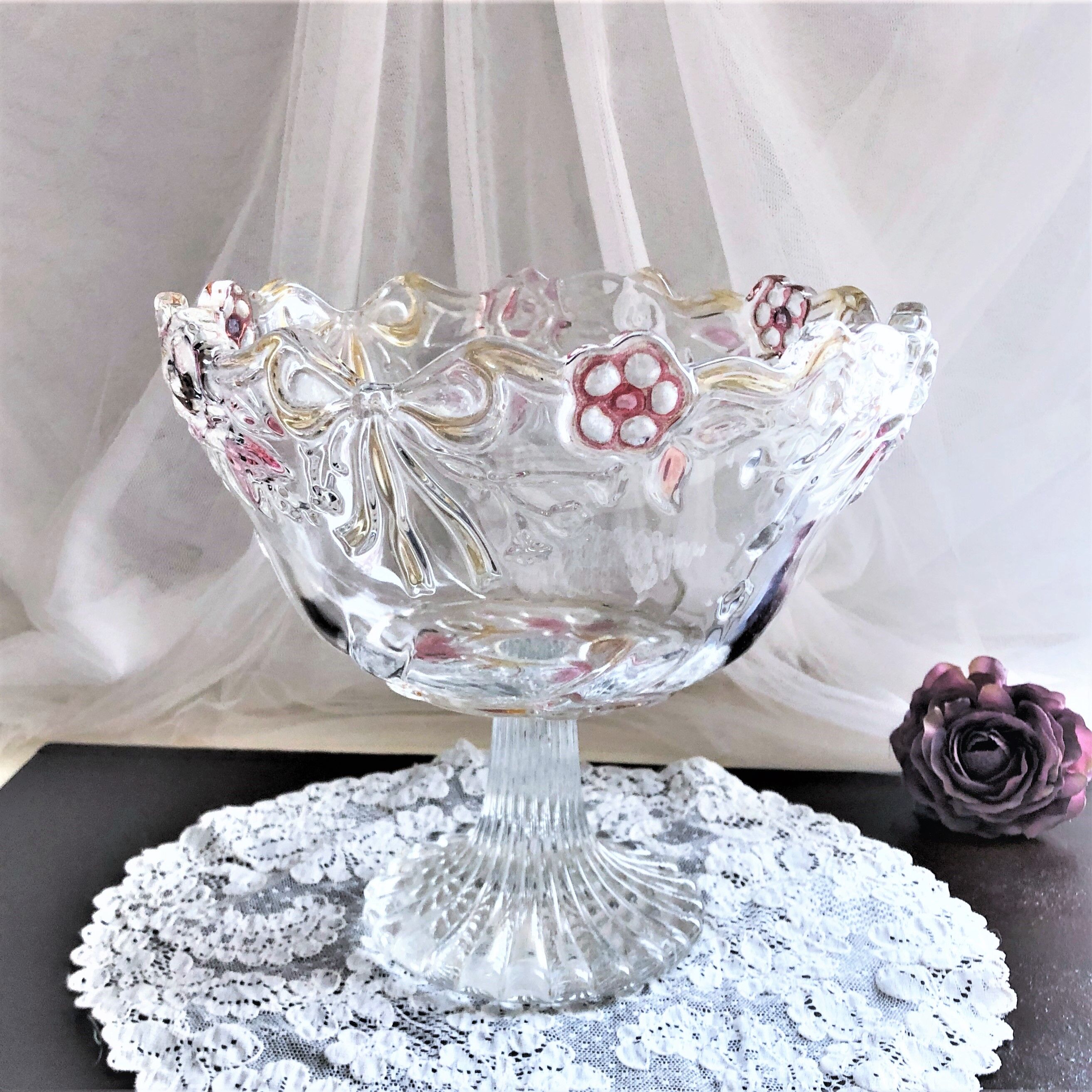 Pedestal fruit cup in blown glass