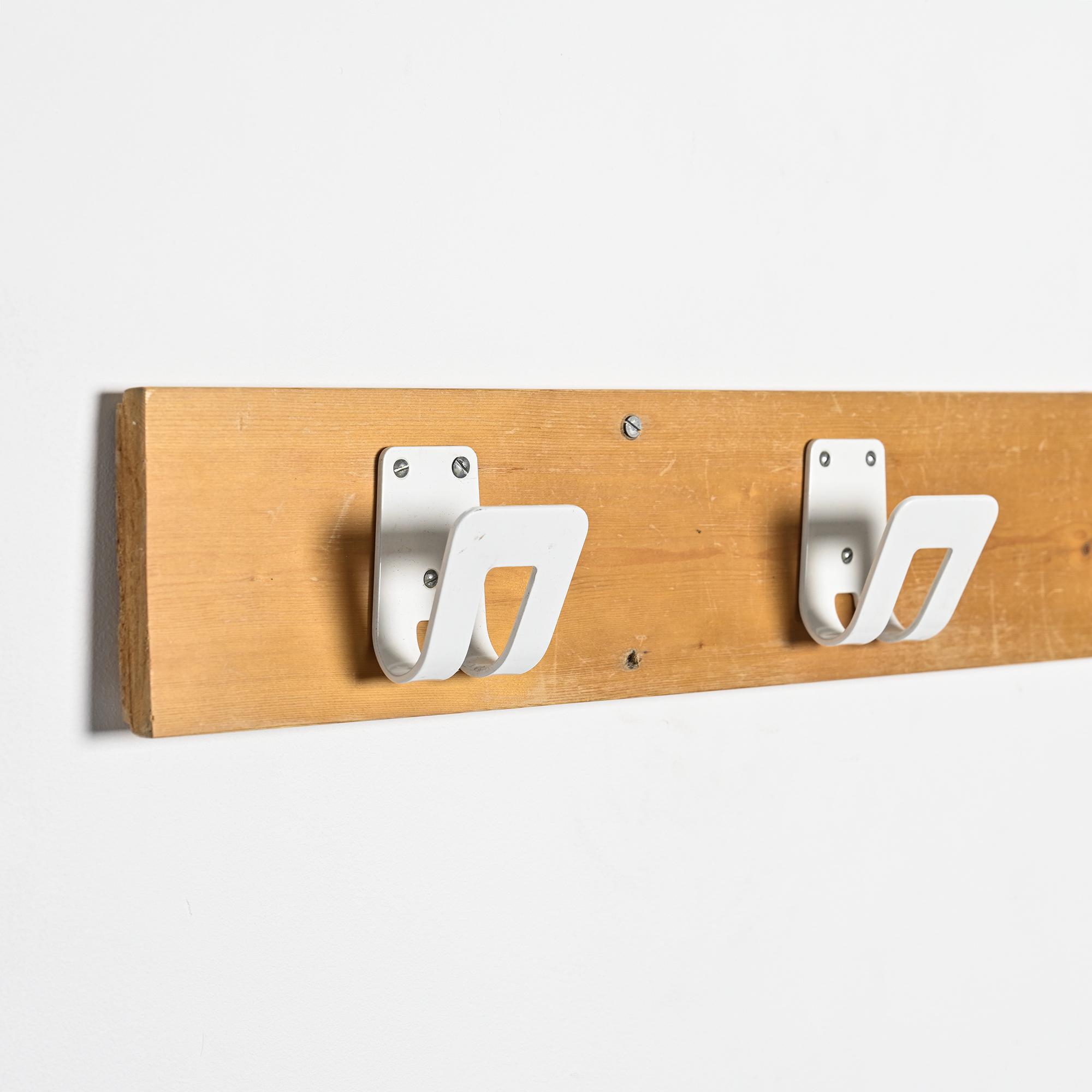 Pierre Guariche : Portemanteau pour La Plagne, circa 1968