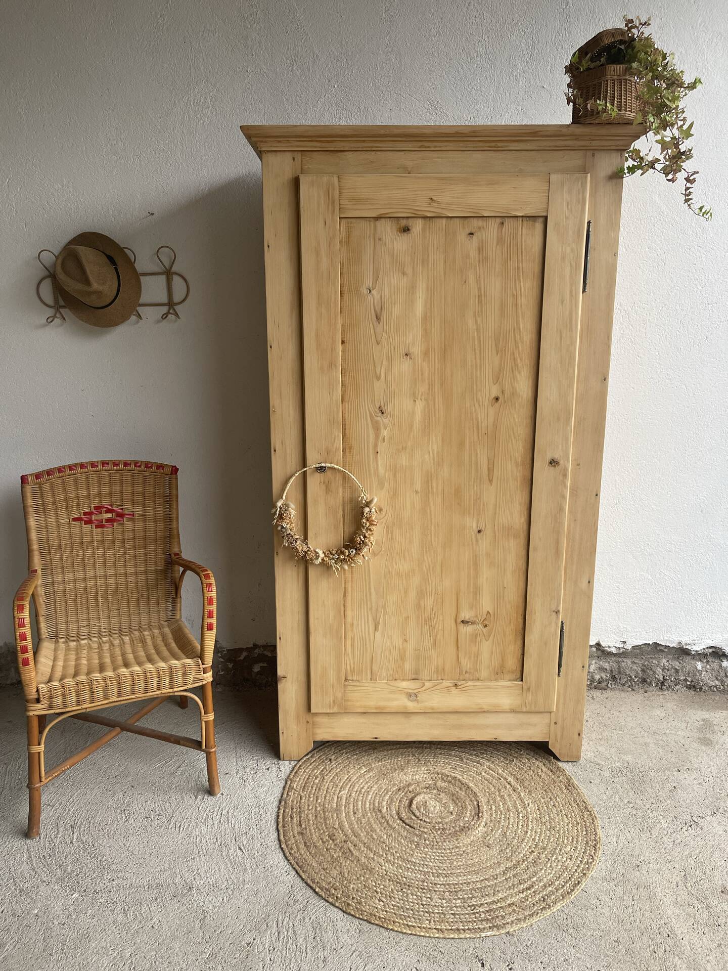 Hat cabinet