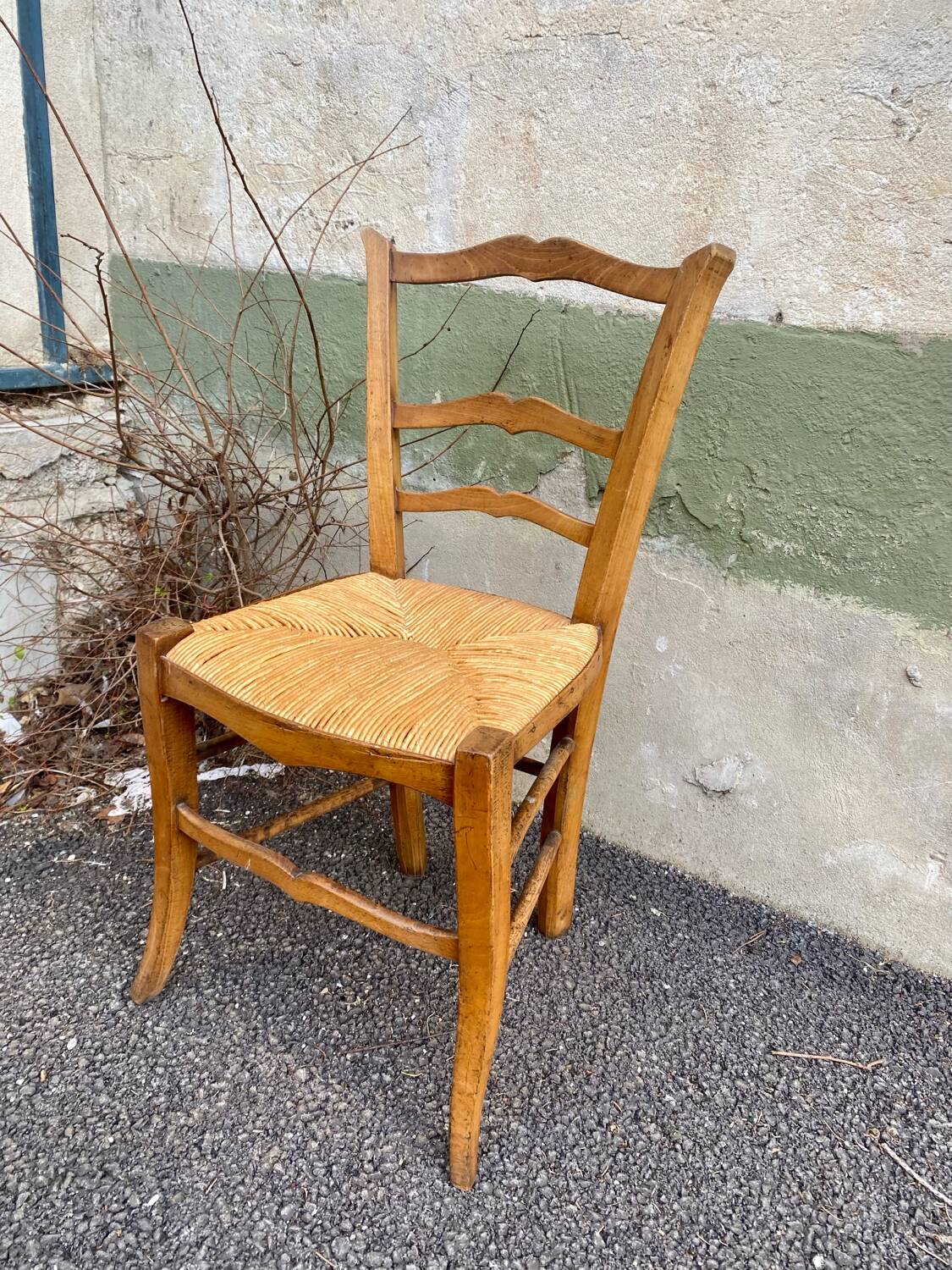 Straw country chair