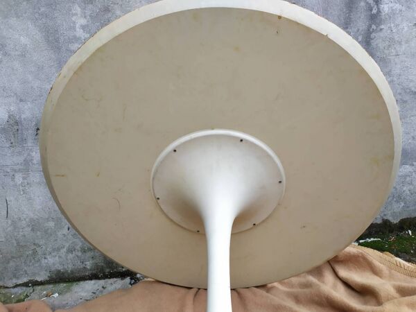 Table vintage pied tulipe