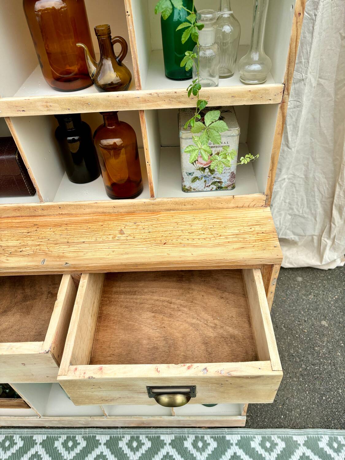 Trade furniture with lockers