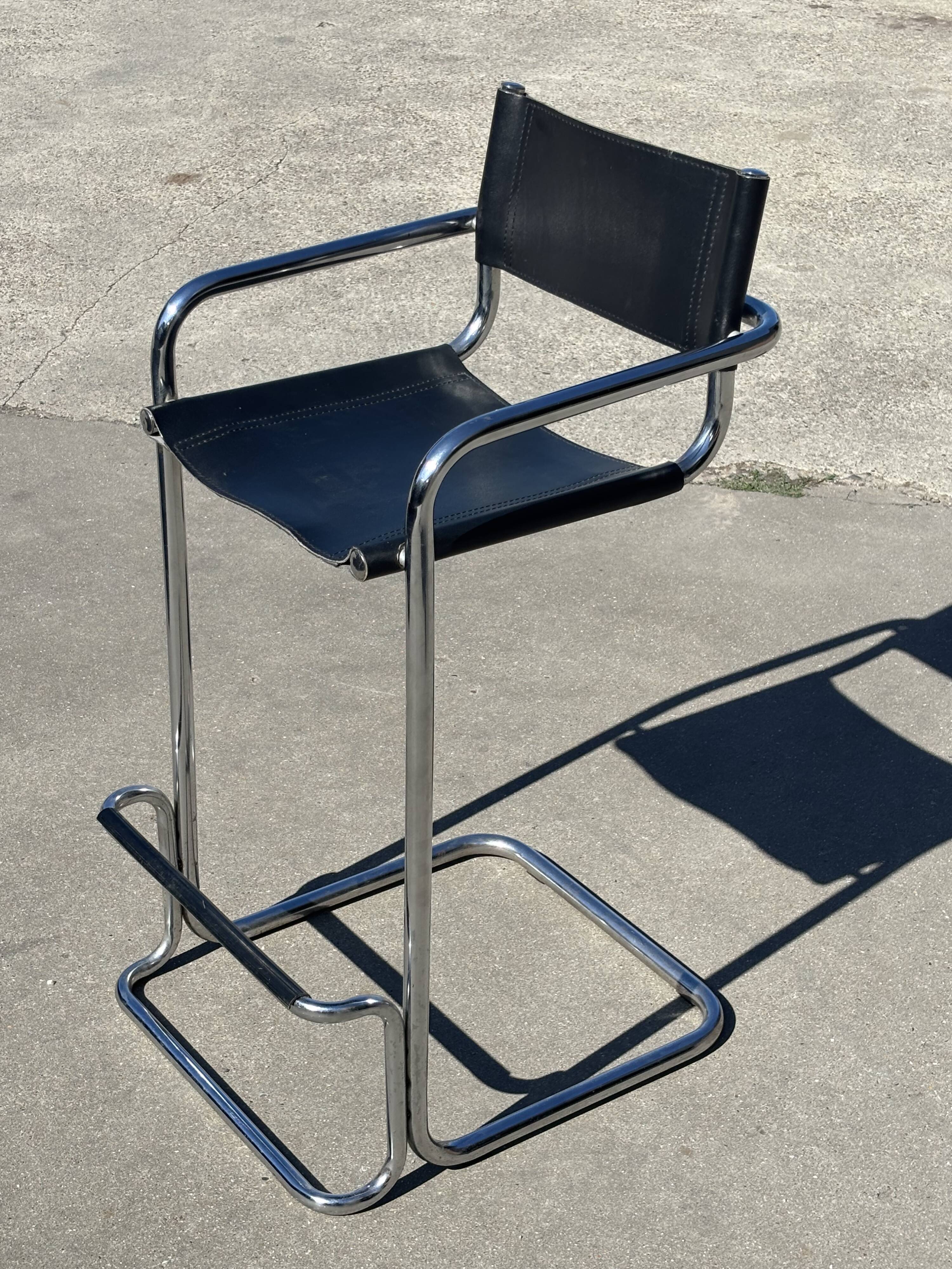 Tabouret de bar vintage en cuir noir et chrome, Italie