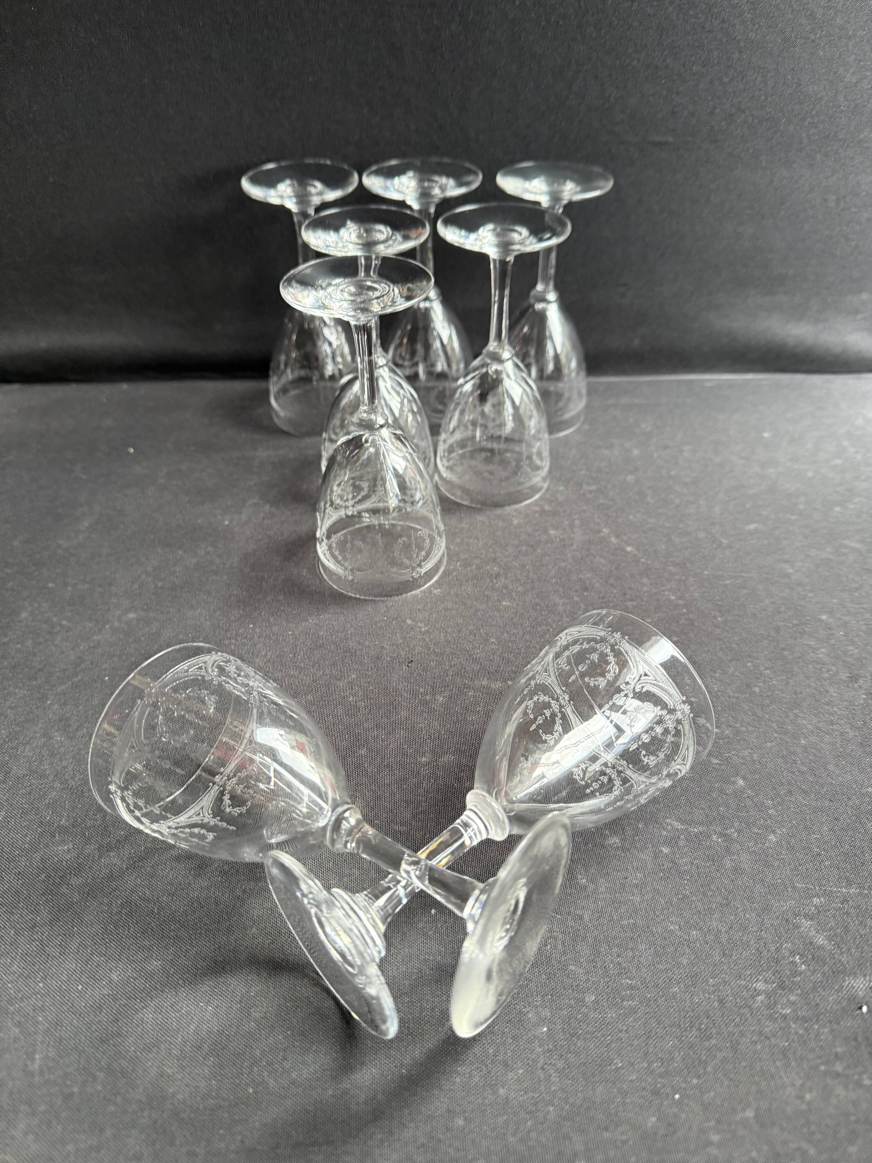 8 Saint Louis Manon wine glasses