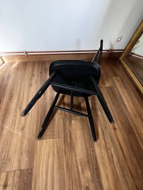 Black fanett type chair