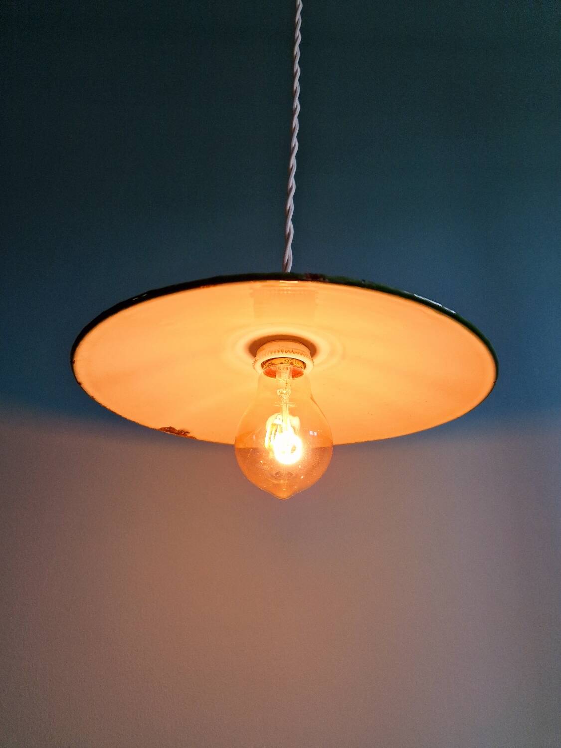 Industrial pendant light in green enamelled sheet metal, 1930s-40s