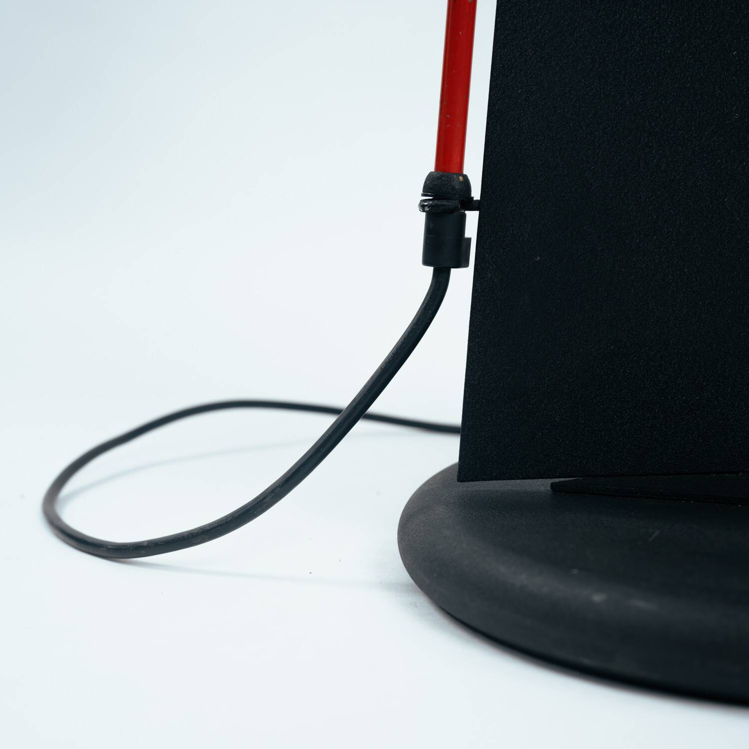 Postmodern memphis style sculptural red black white floor lamp