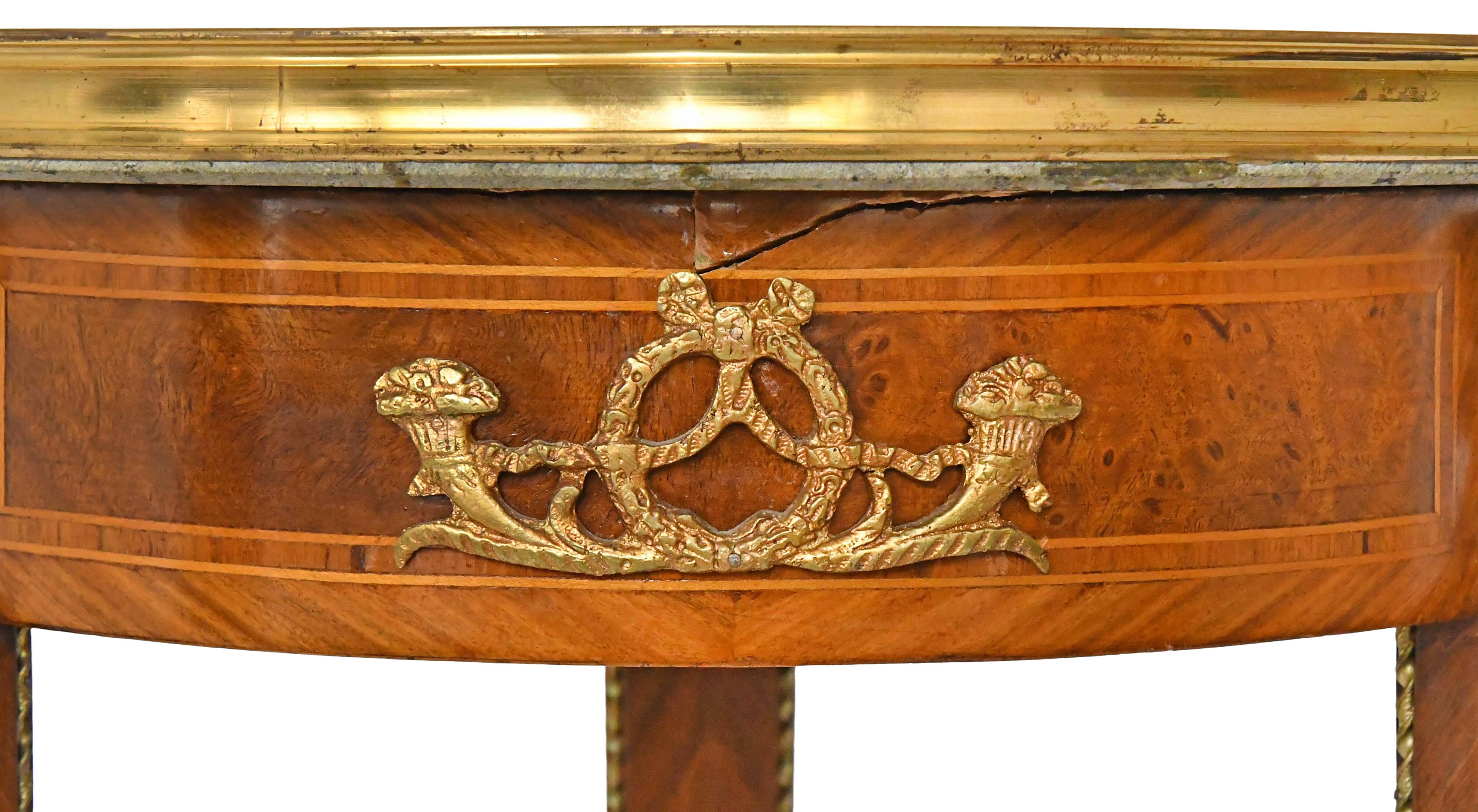 Empire style tripod stool