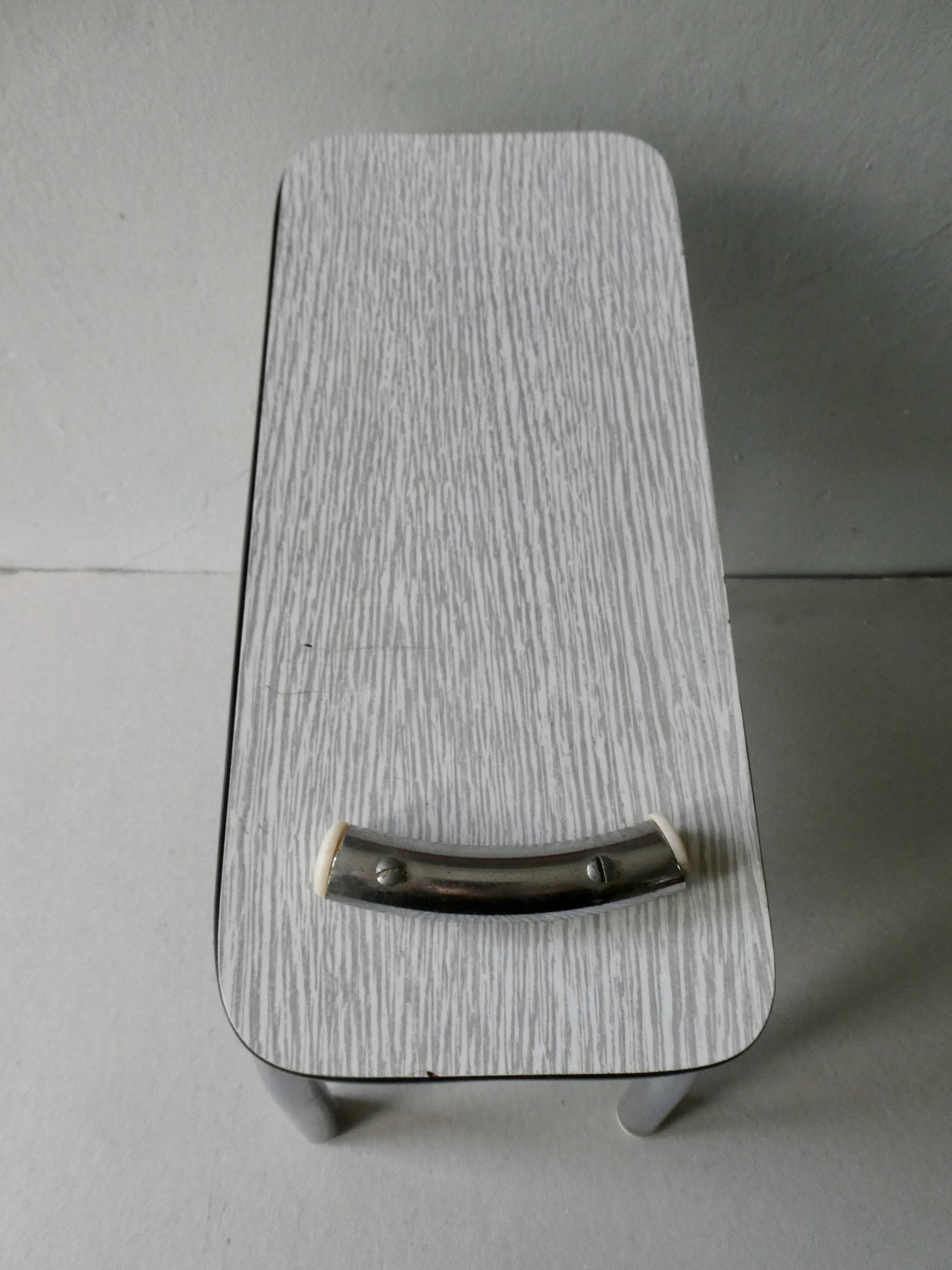 Rest feet, waxer chest, in Formica, 60s