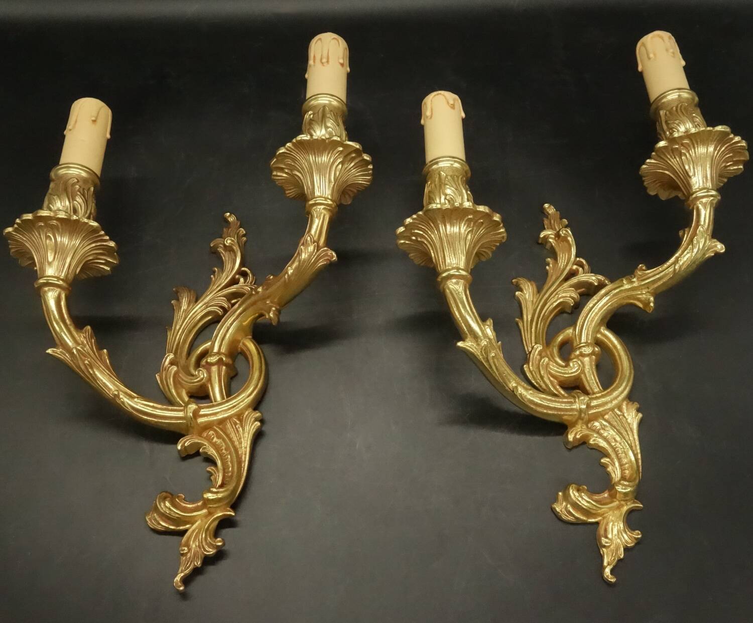 Large pair of wall sconces in Rocaille / Rococo / Baroque style - gilded bronze