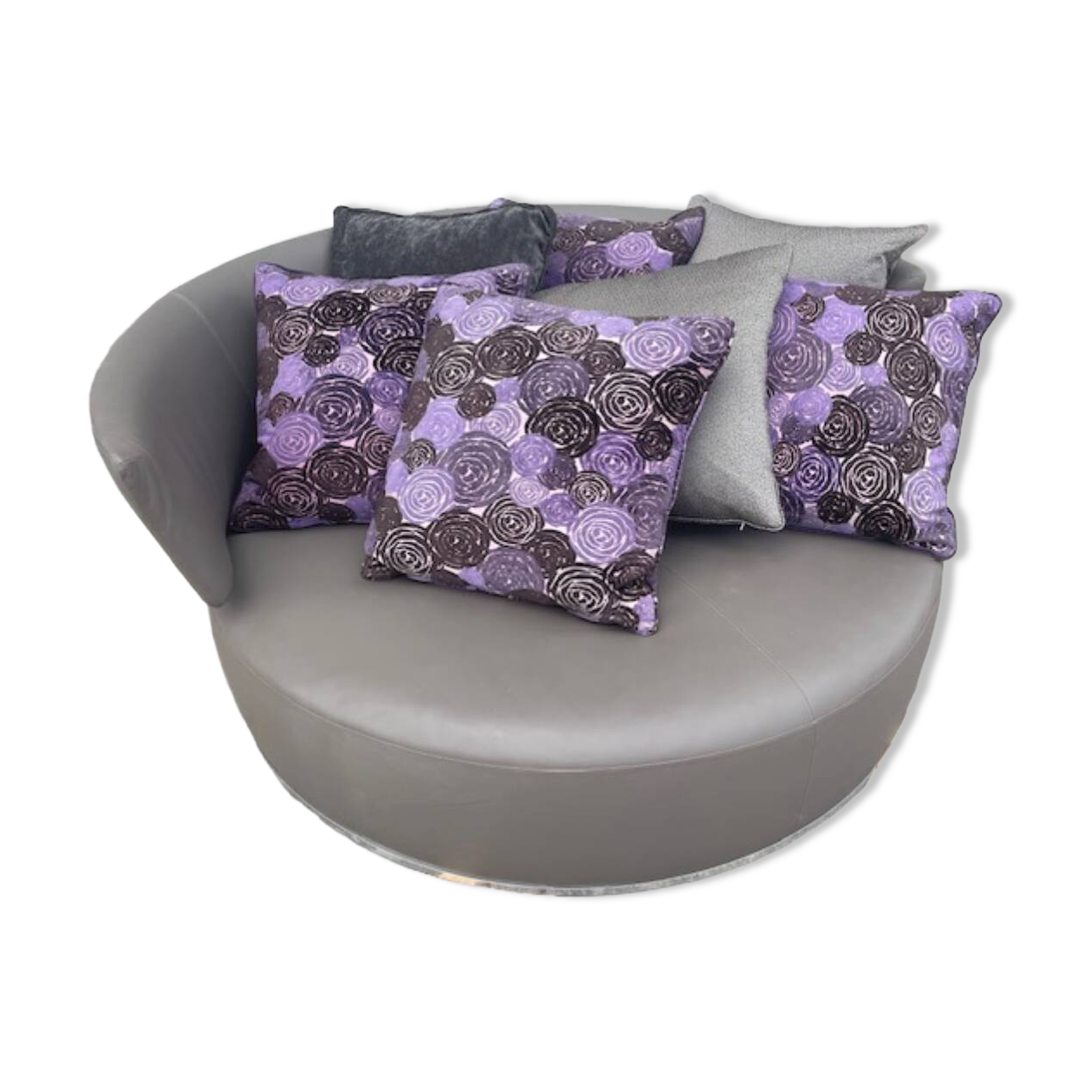 ROUND ROTATING SOFA IN LEATHER WITH 6 CUSHIONS