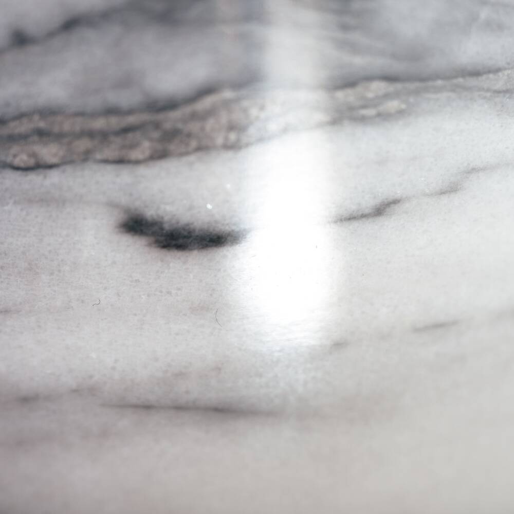 Table à manger ronde en marbre blanc dans le style d'Angelo Mangiarotti